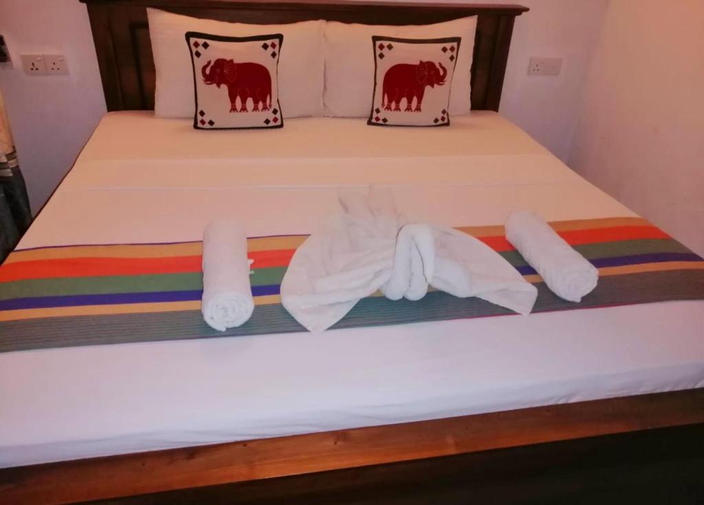 Priya HomeStay Kandalama room 5