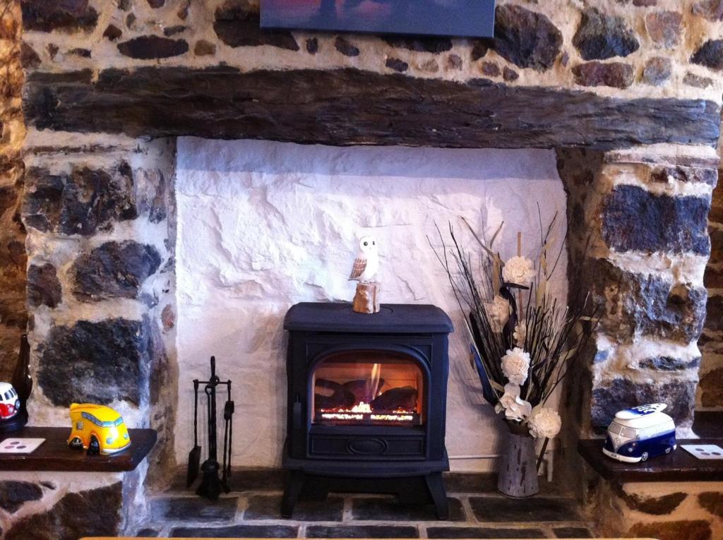 Pwllheli Marina Cottage room 4