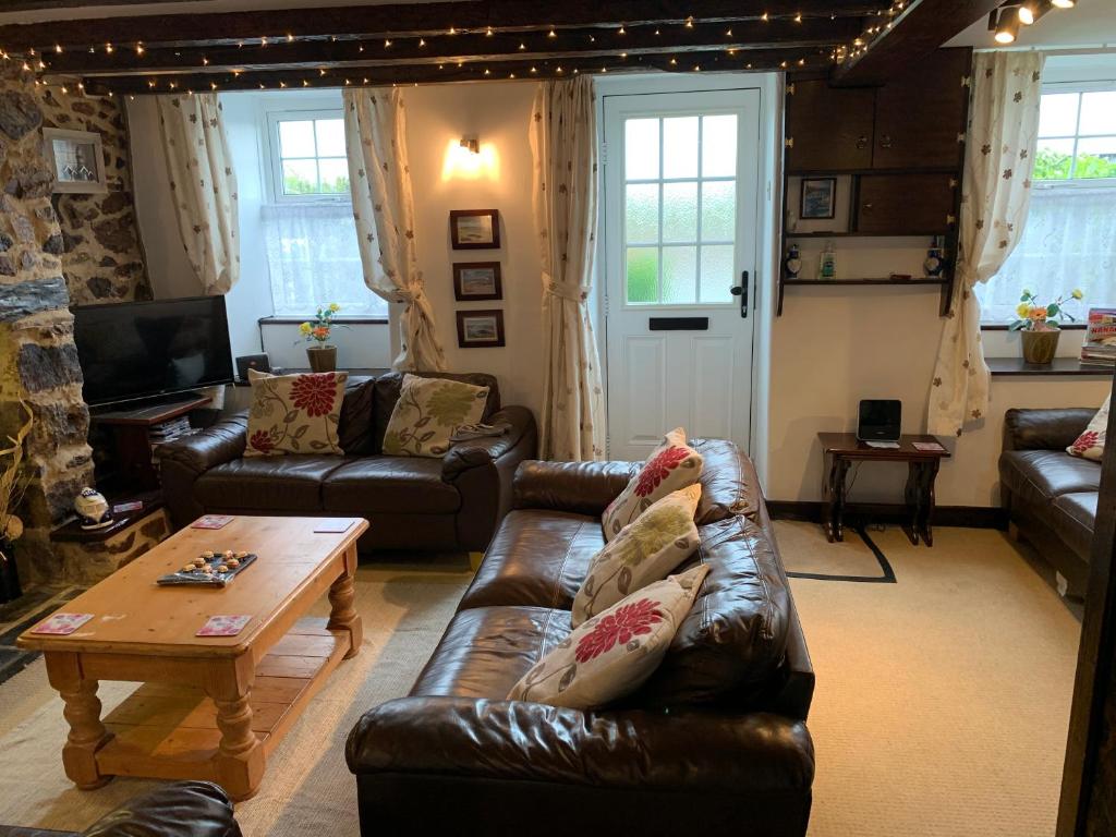 Pwllheli Marina Cottage room 5