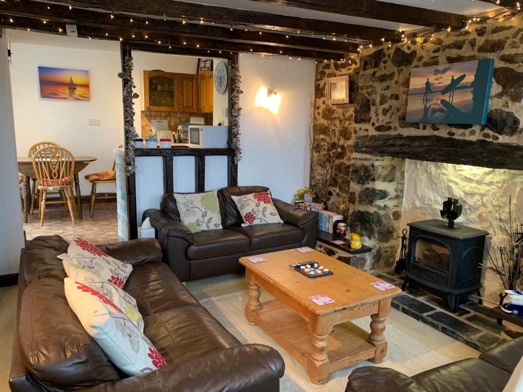Pwllheli Marina Cottage room 6