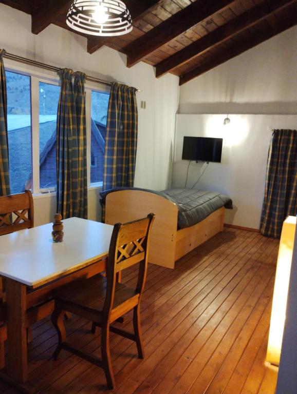 Rayén Hué room 6