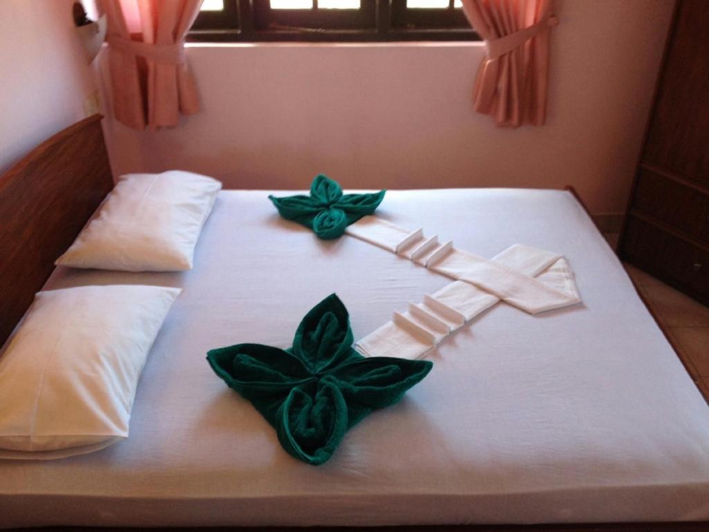 Red Rose Hotel room 6