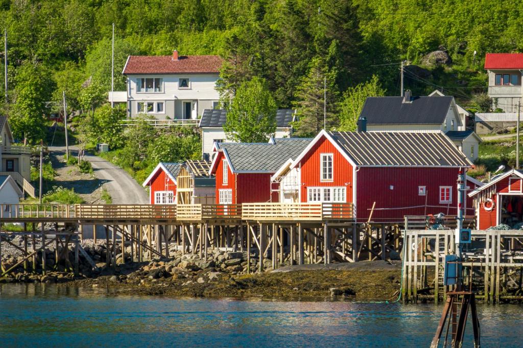 Reine Seaview Cabin room 3