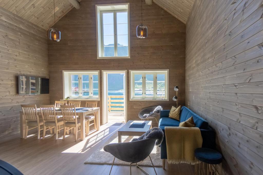 Reine Seaview Cabin room 5