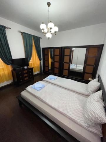 Ricky Apartment room 3