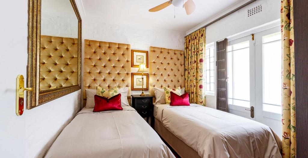 Ridgeworth Cottage room 1