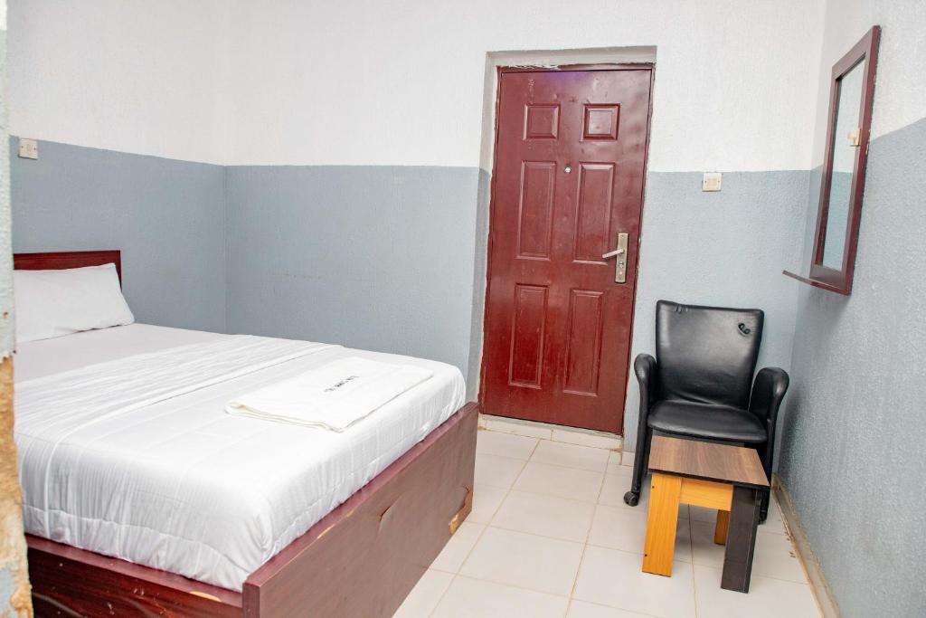 Rob Emmics Hotel Limited room 5