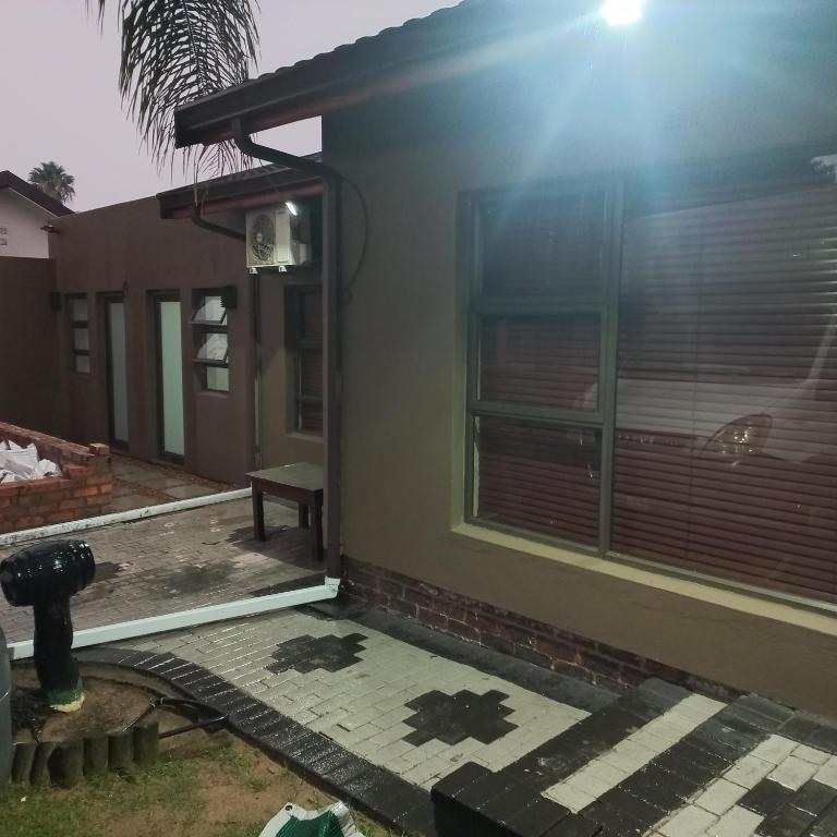 Roberts Place Paarl room 1