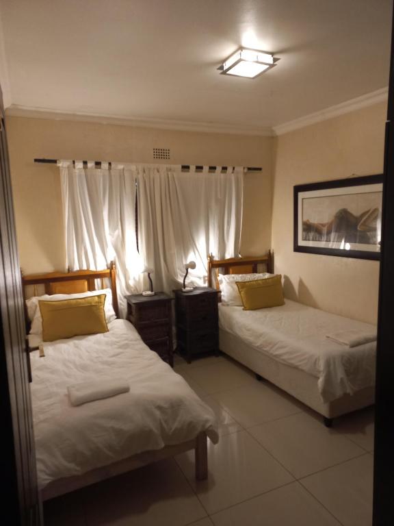 Roberts Place Paarl room 3