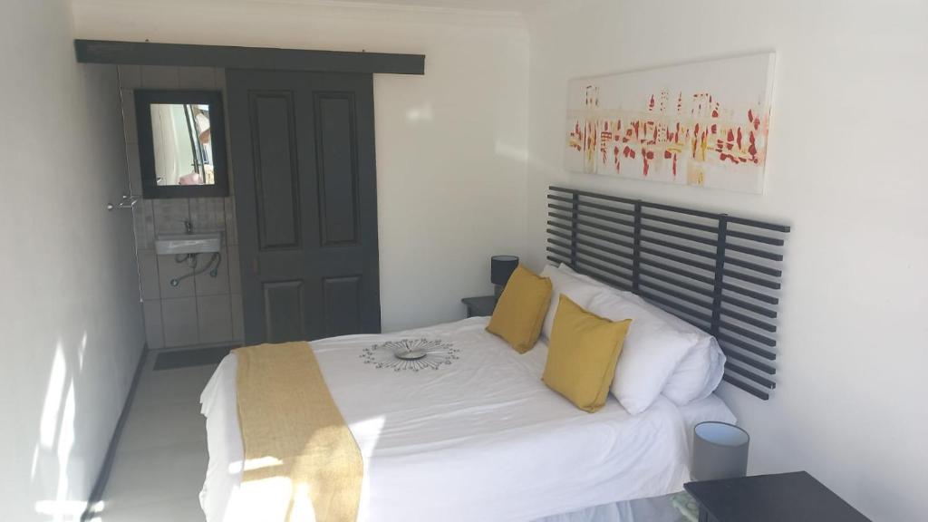 Roberts Place Paarl room 4