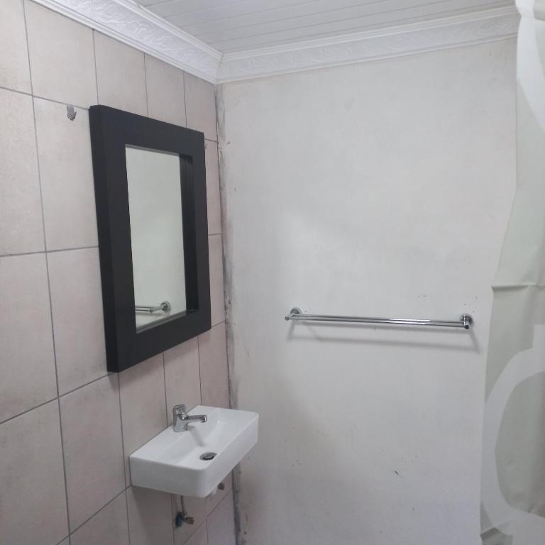 Roberts Place Paarl room 5