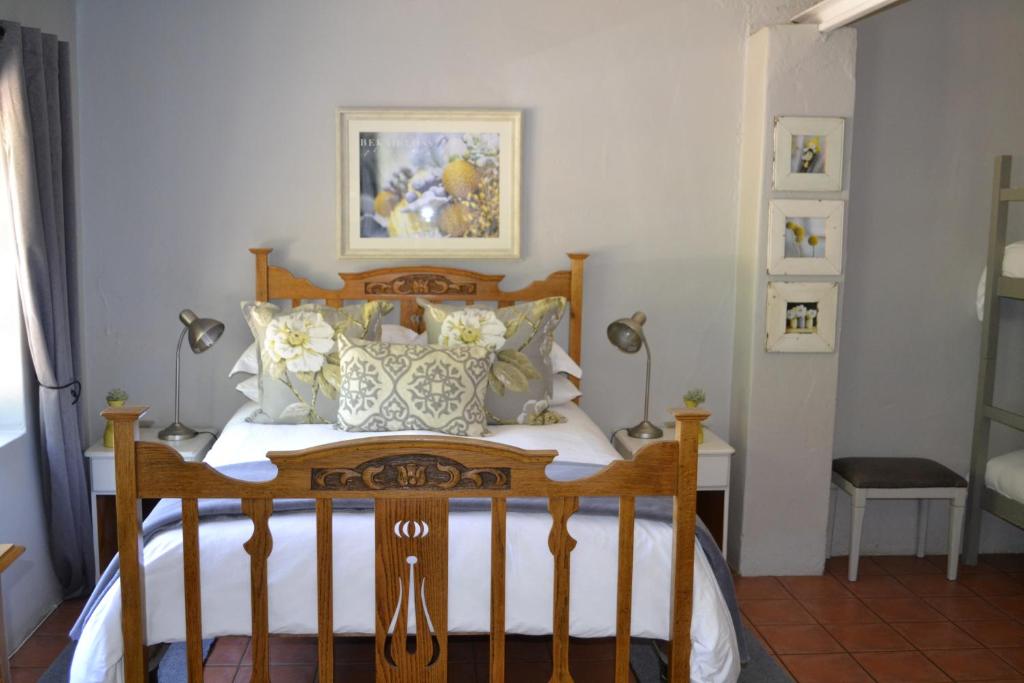 Rooiheuwel Cottage room 1