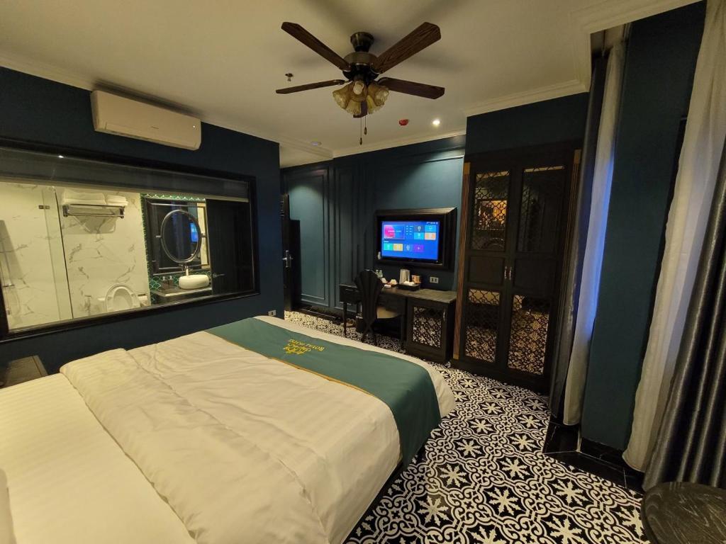 ROYAL HOTEL MONG CAI room 1