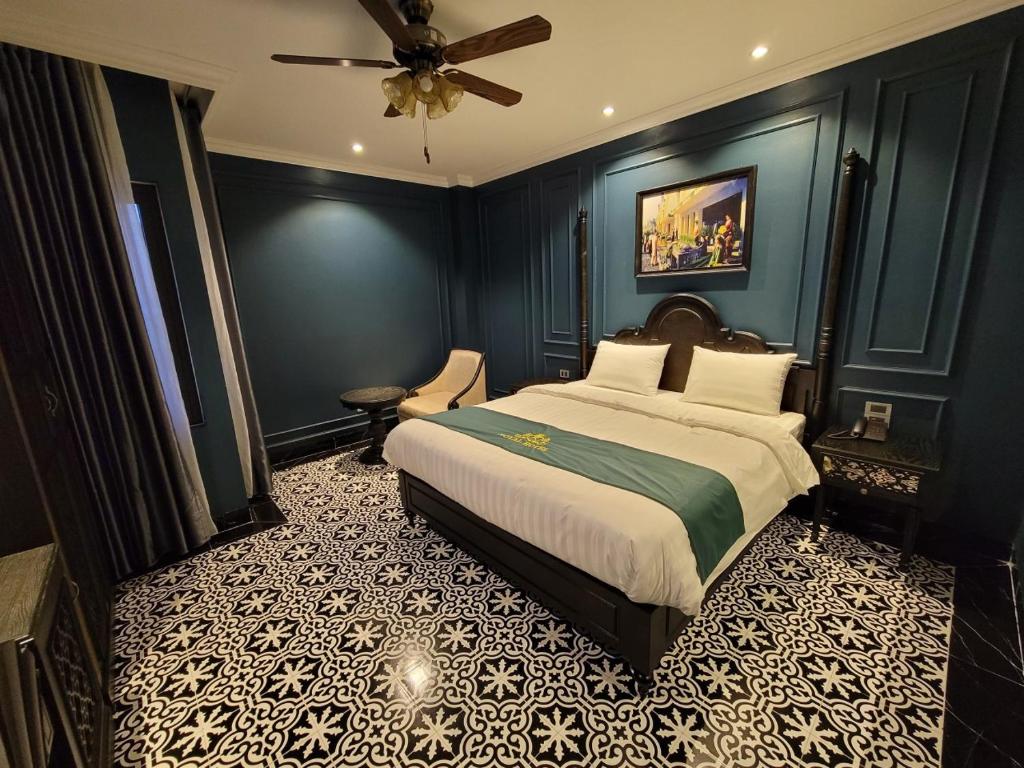 ROYAL HOTEL MONG CAI room 4
