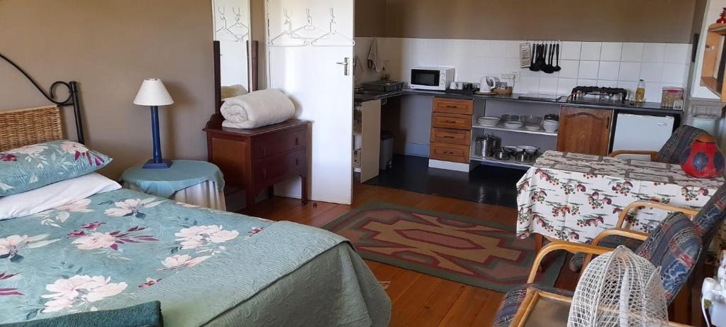 Rufpatch Smithfield aka Migdal Oz room 2