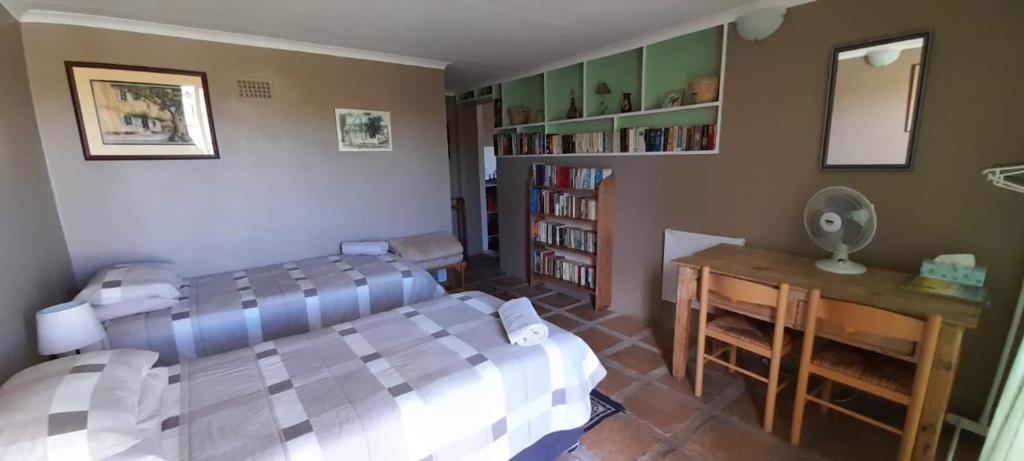 Rufpatch Smithfield aka Migdal Oz room 4