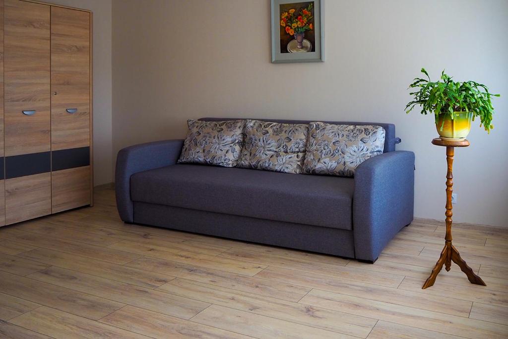 R un S apartment room 1