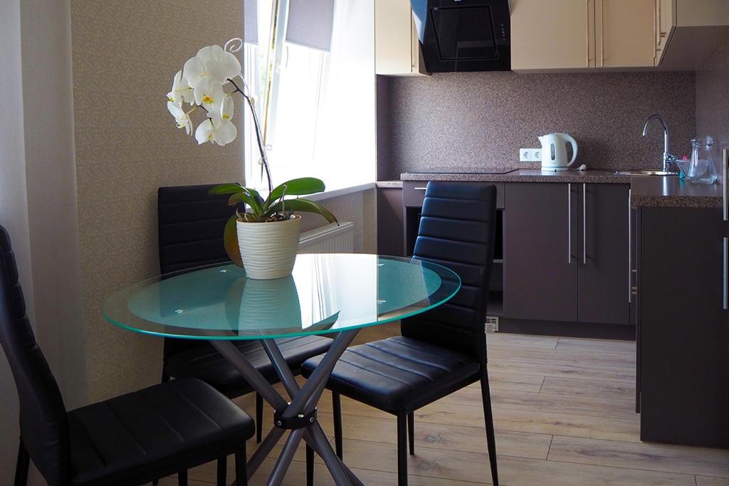 R un S apartment room 2