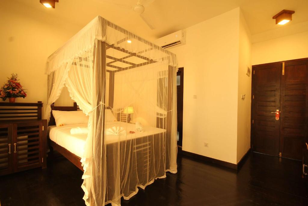 Saffron Hotel room 2