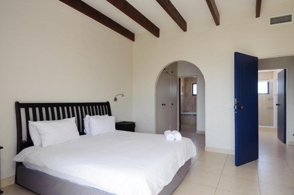 Santorini - Kamari room 2