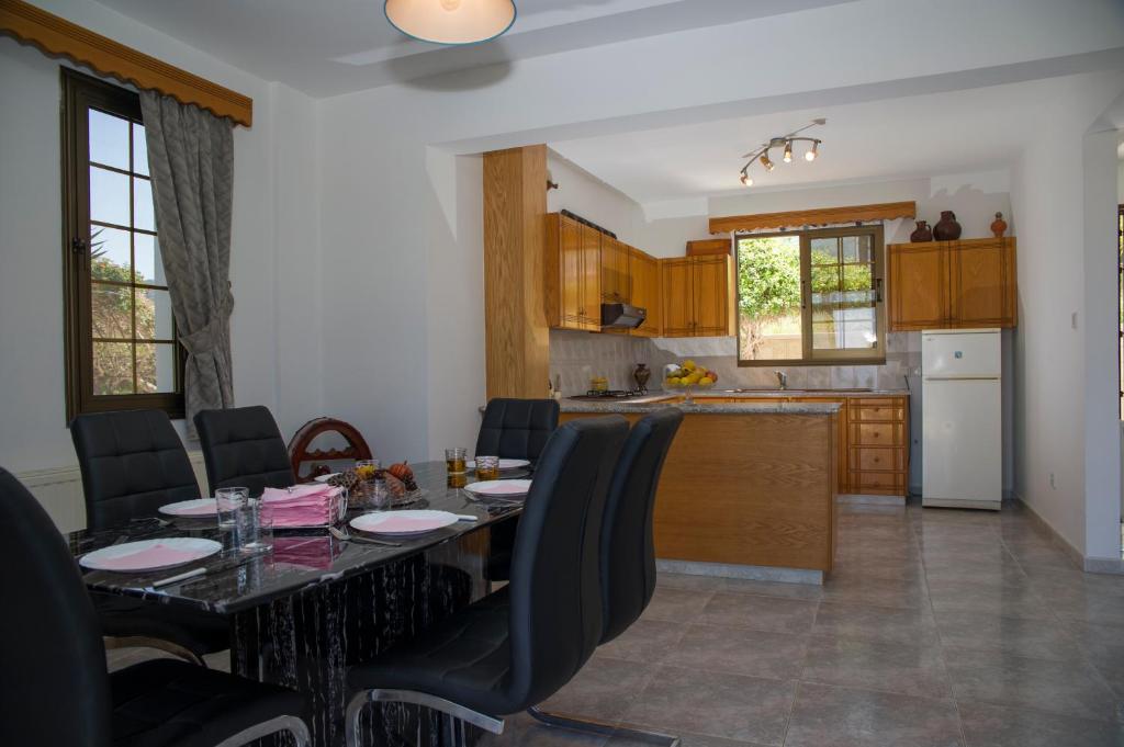 Savvas Villa room 6