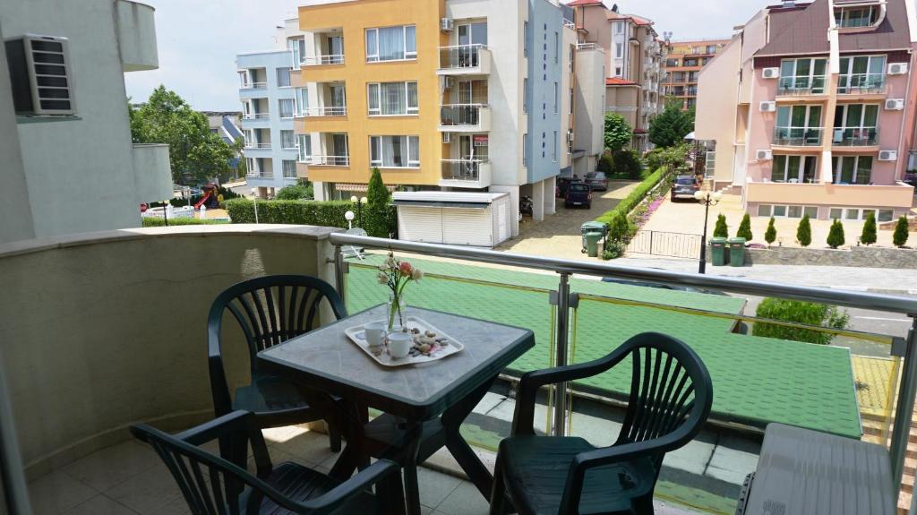 Sea Gate Apartment room 1