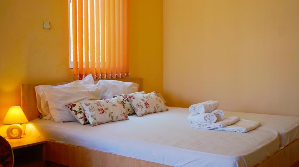 Sea Gate Apartment room 4