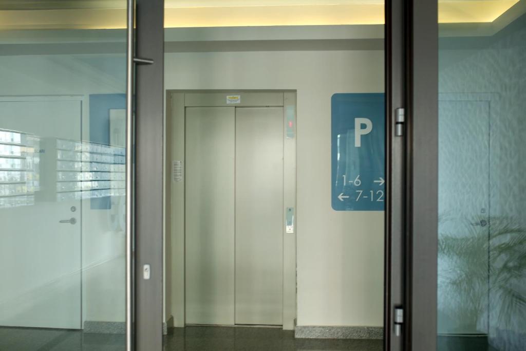 Seashell Studio Mamaia room 2