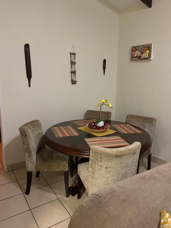 Seaview On Shelly room 6