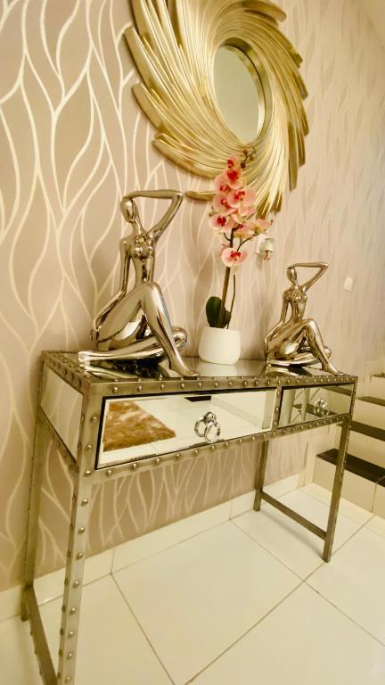 Shortlethomes room 5