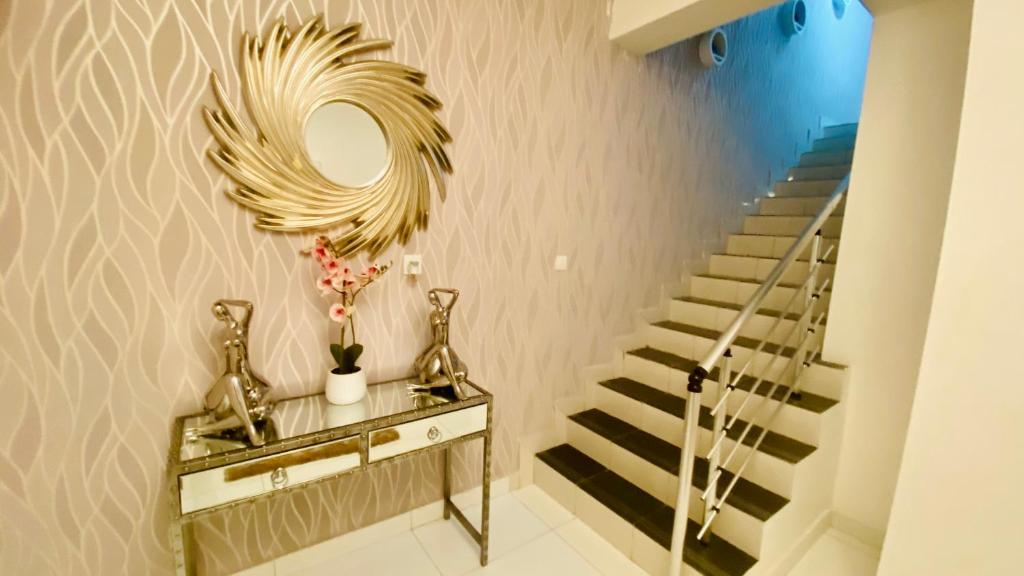 Shortlethomes room 6