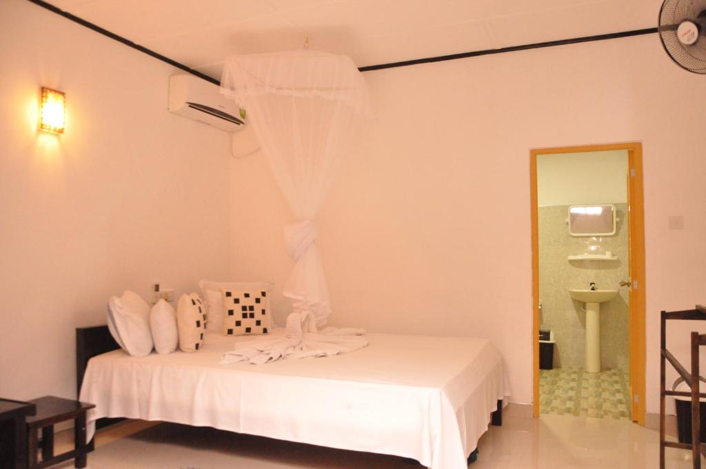 Sigiri Rock Side Home Stay room 5