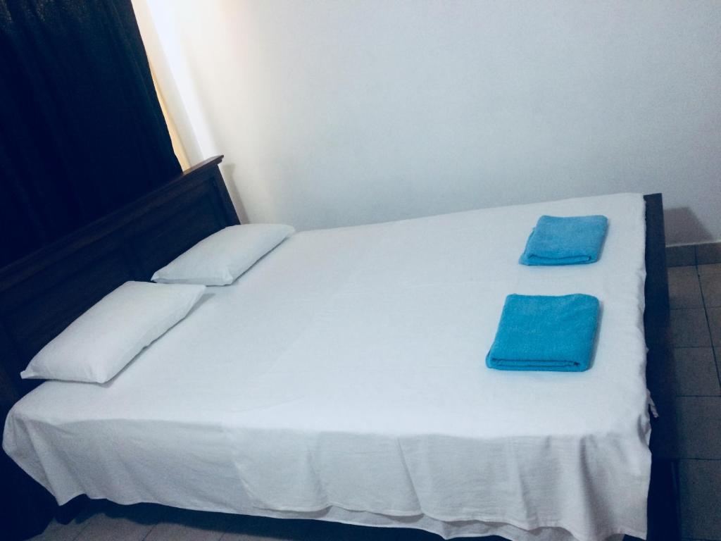 Sleep Cheap room 2