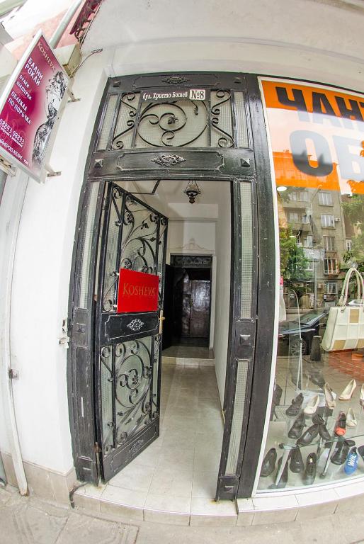 Sofia Apartment in House 8 boulevard Hristo Botev room 4
