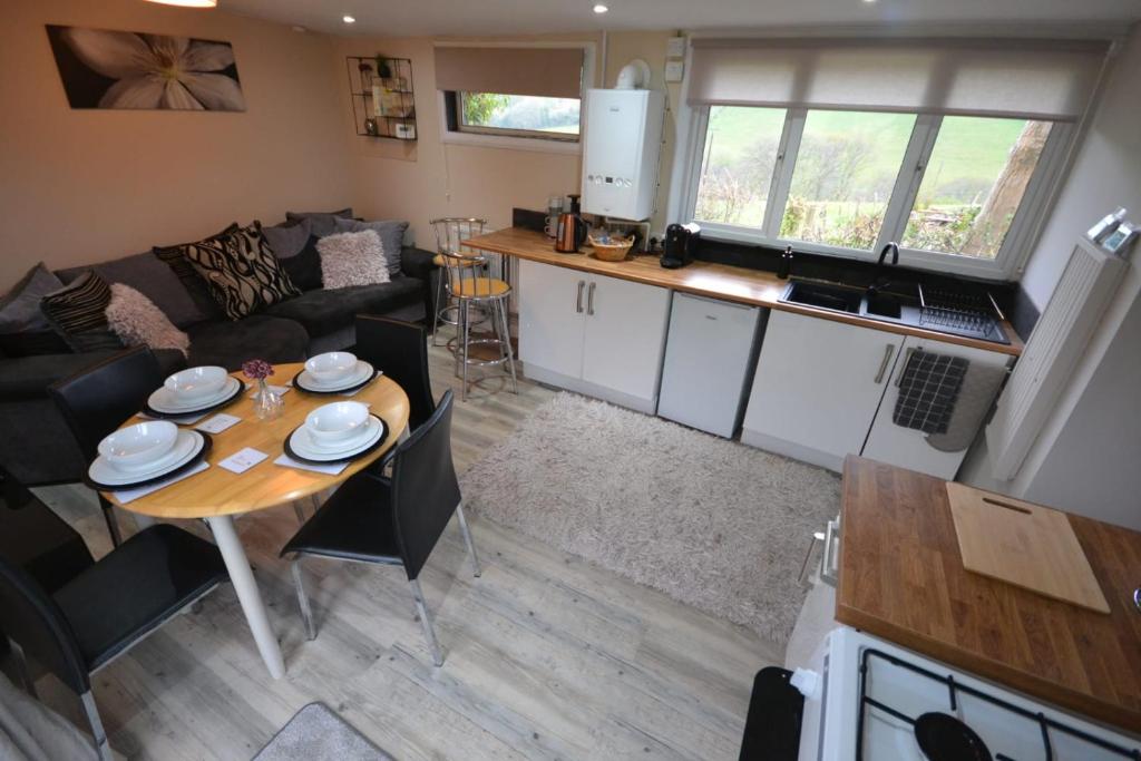 Stunning 2-bed Cabin in Nantglyn Denbigh room 2