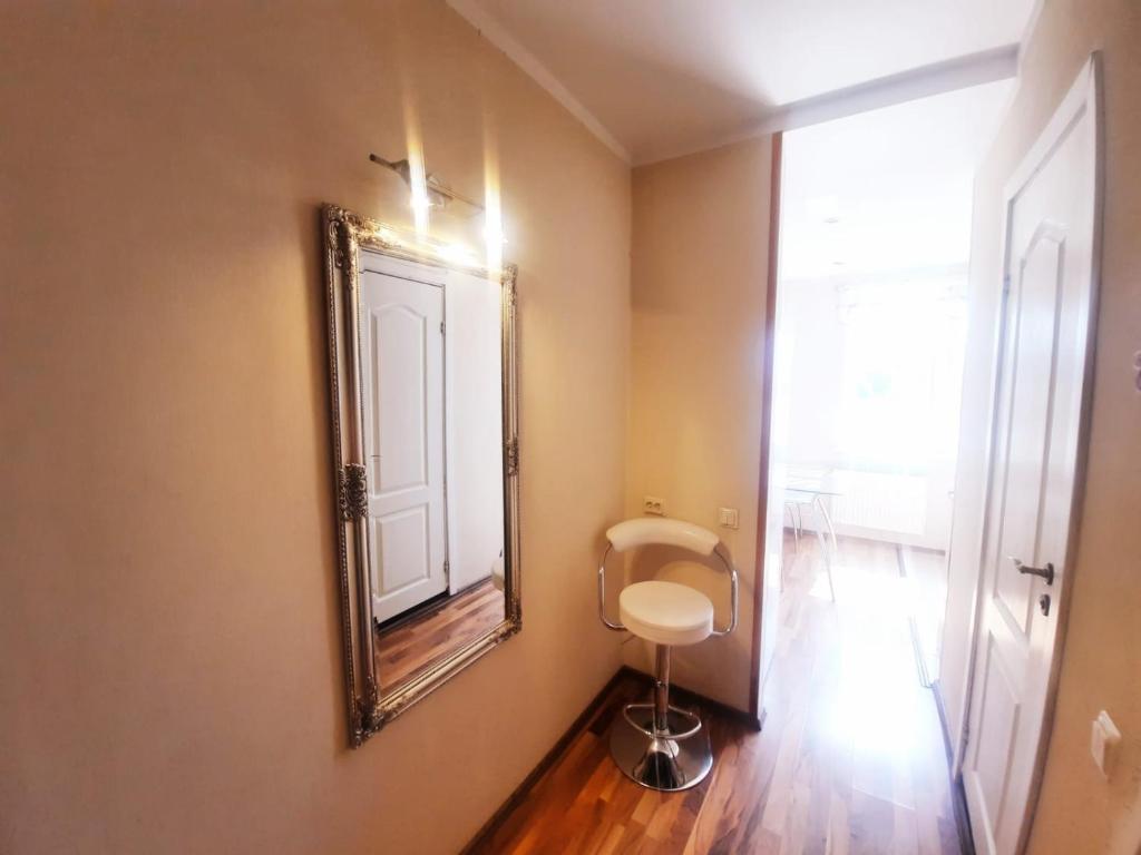 Sunny Apartment room 1