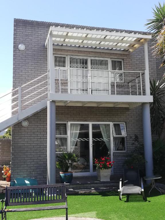 Sunny Get Away For A Family Of 4 room 1