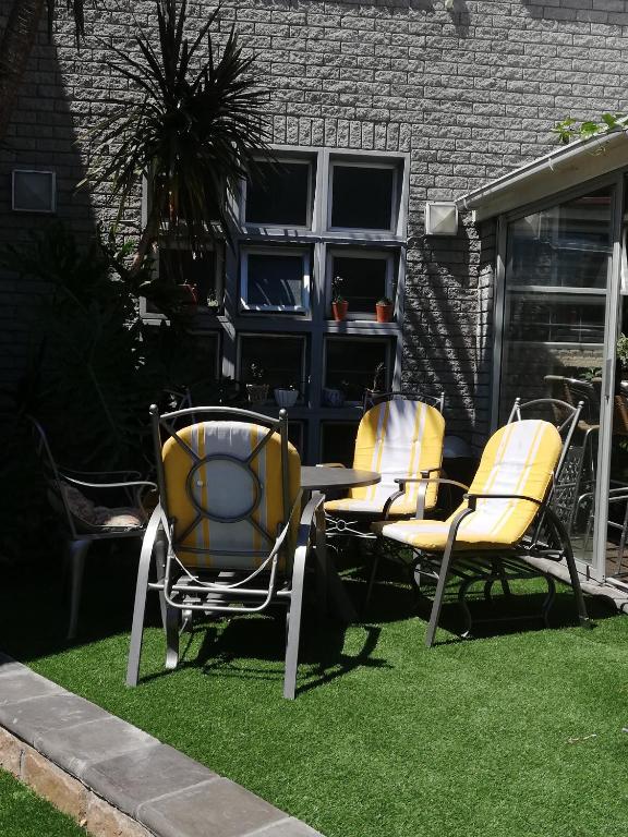 Sunny Get Away For A Family Of 4 room 6