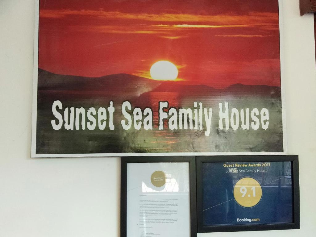 Sun Set Sea Family House room 1