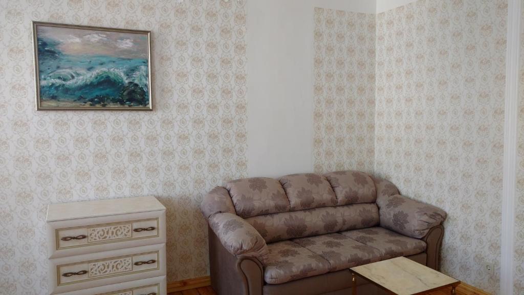 Sunshine Apartment room 3