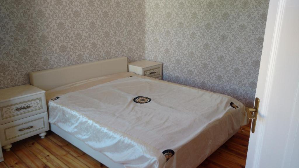 Sunshine Apartment room 6