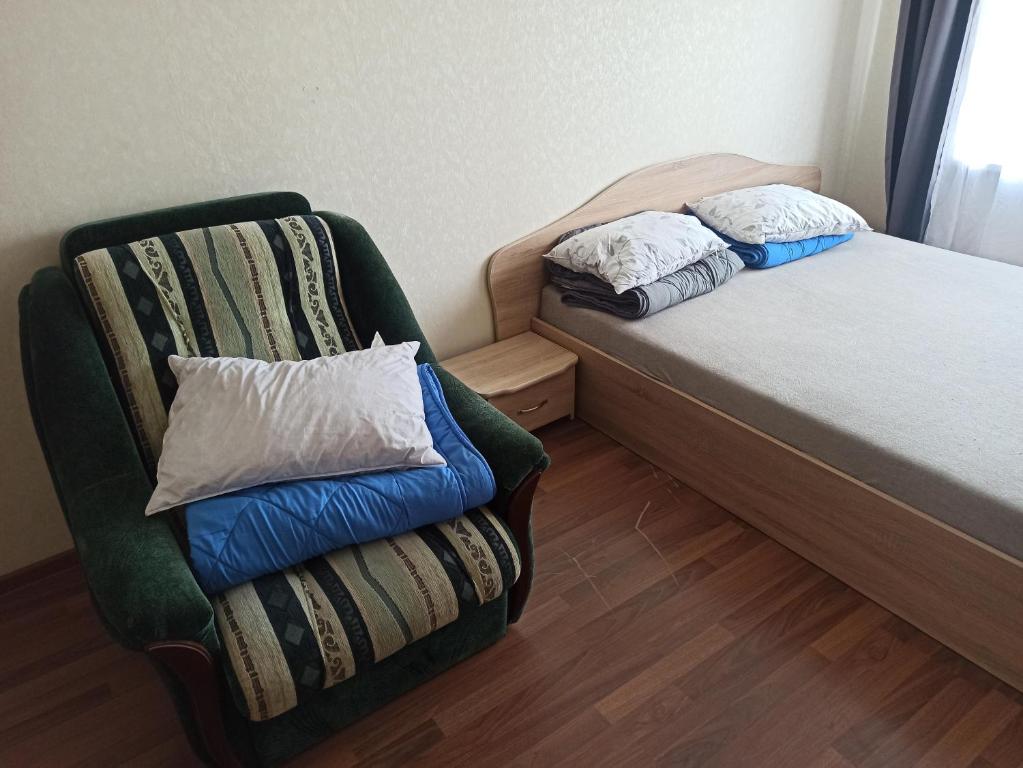 Sunshine Apartments room 6