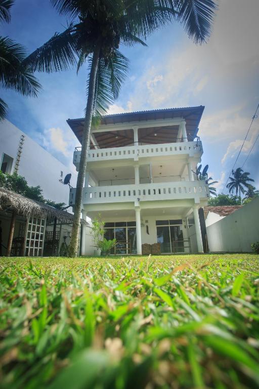 Tharanga Surfing Villa room 4