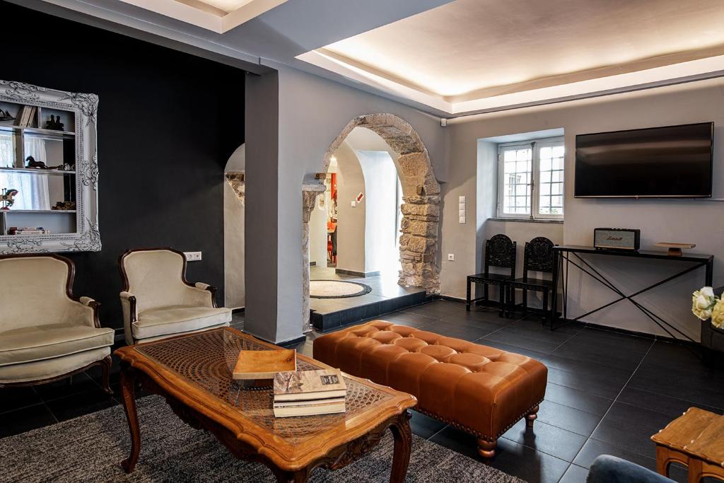 The Hadrian Wall- Historic Acropolis Villa room 2
