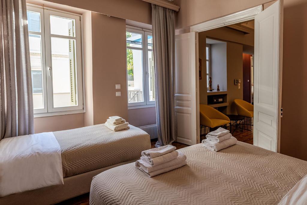 The Hadrian Wall- Historic Acropolis Villa room 3