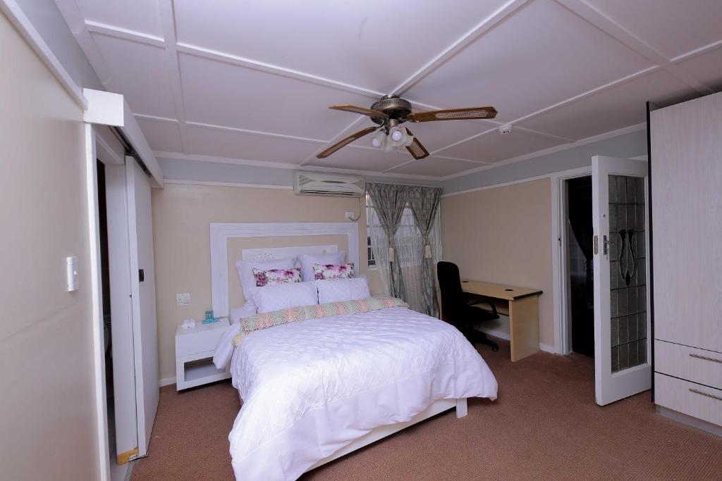 The Kedesan Huis - Guest House room 1