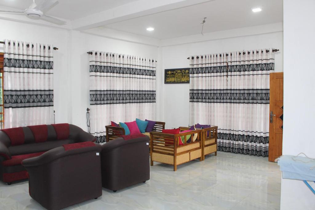 The Lake Tourist Resort room 2