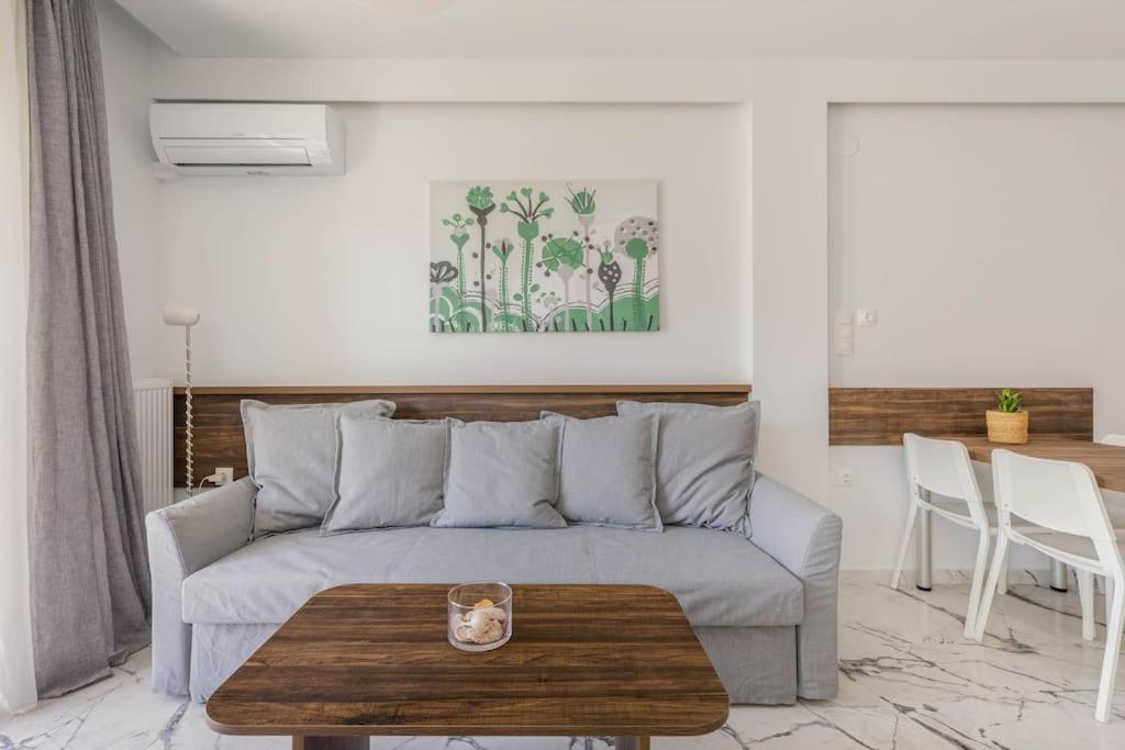 Thess1home Delfon room 2