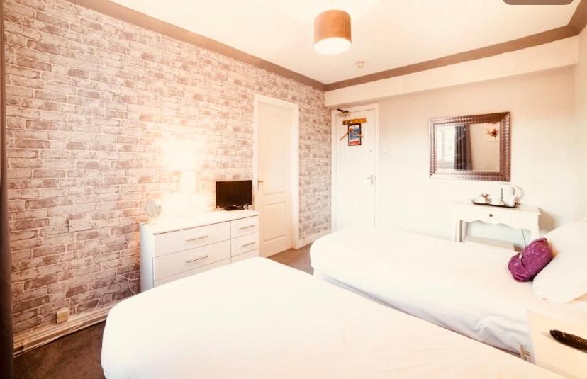 The Traxx Hotel room 6