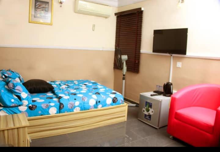 THOUCHI’S HOME room 2